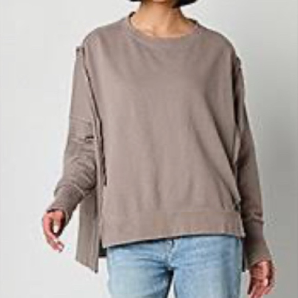 Arizona Juniors Crew Neck  Sweatshirt(B 64” L 25”(F) 28”(B)